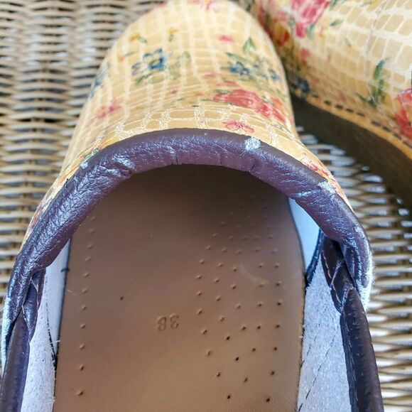 Dansko Yellow Floral Clogs Alligator Crocodile Comfort Women's Size 38 US 7.5-8 - Picture 7 of 10